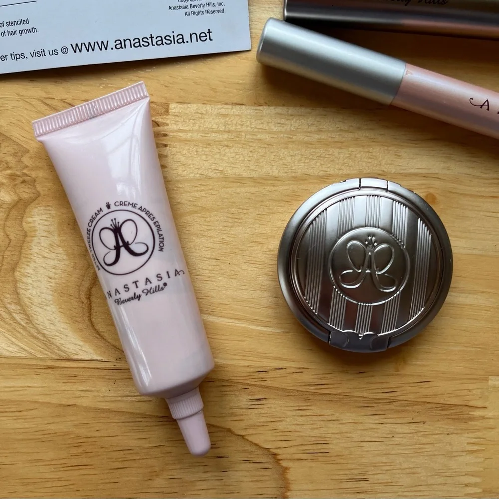 ANASTASIA Beverly Hills ALL IN ONE Brow Kit - Picture 3 of 9